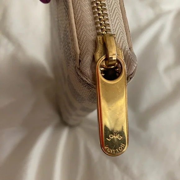 Louis Vuitton | 2007 Damier Azur Pattern Zippy Wallet - Picture 2 of 13